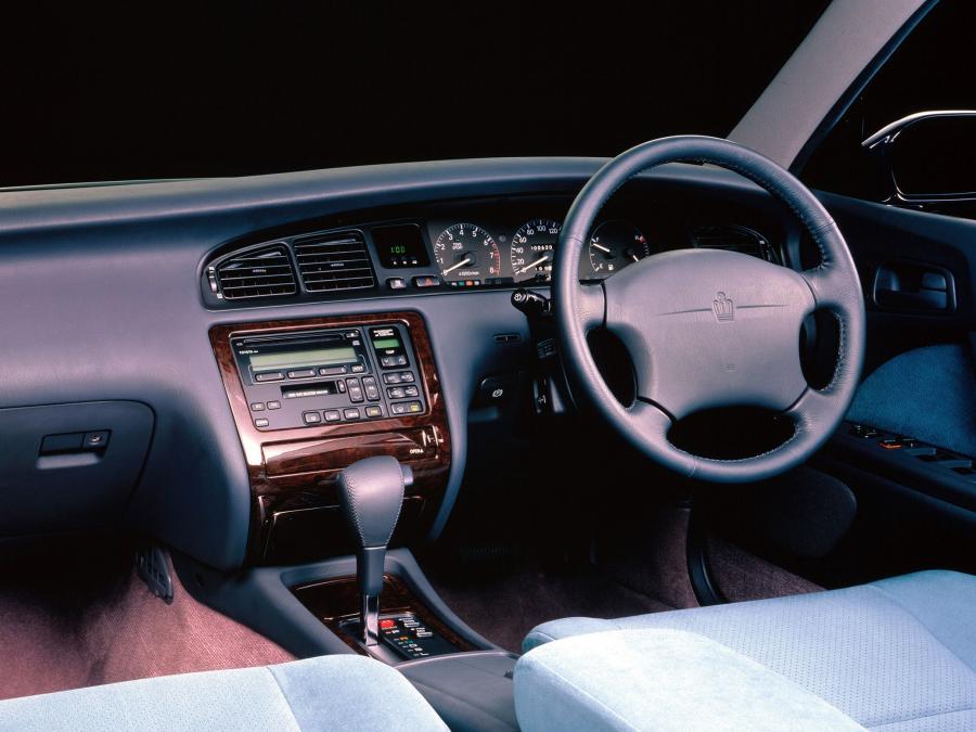  Toyota Crown 1993 года  (фото 6 из 11)